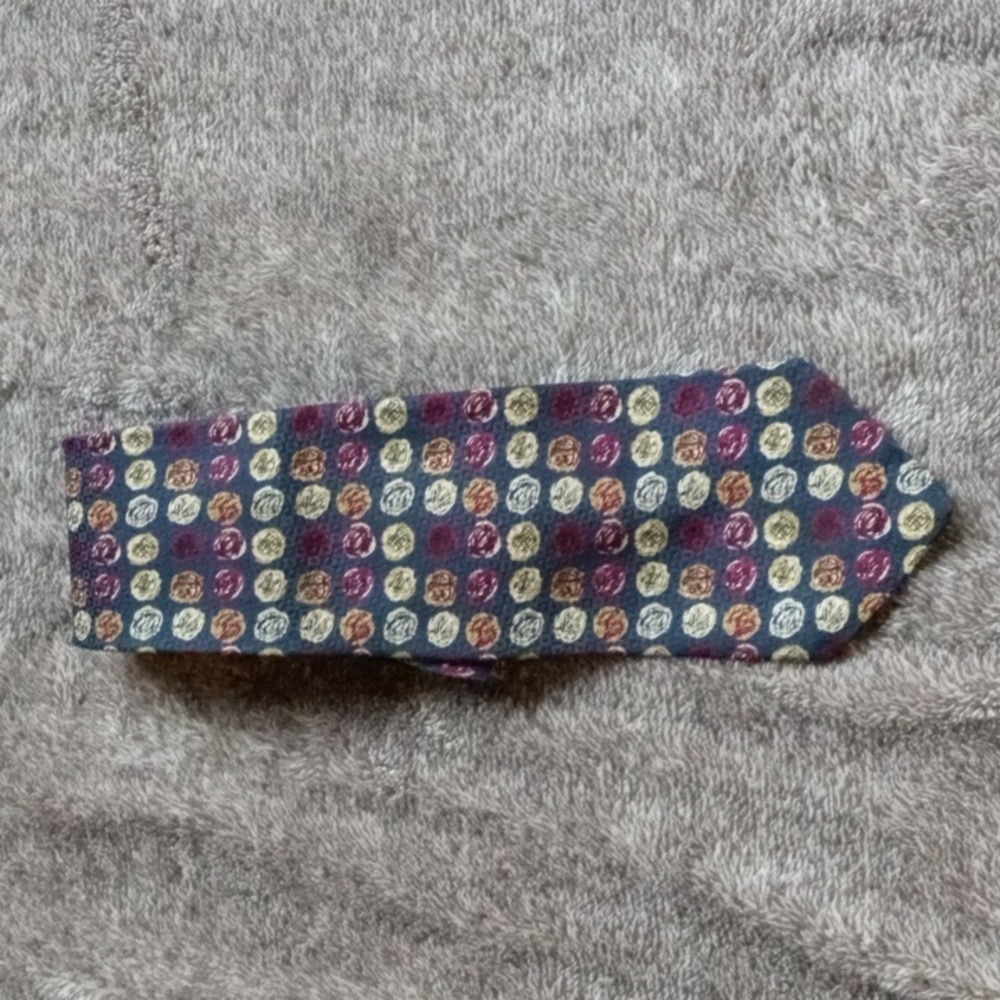 XMI tie geometric dot